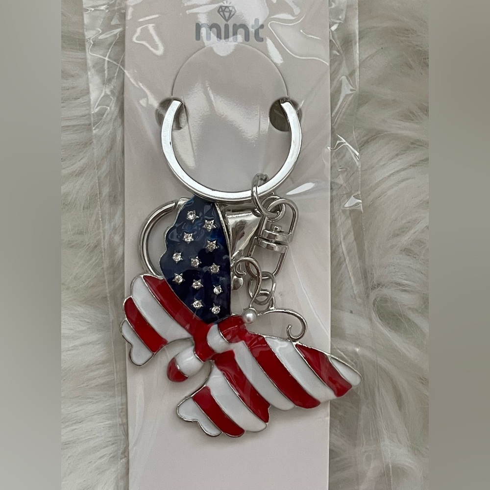 GIVVY - Patriotic Butterfly Keychain